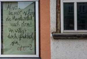 Fenster beschlagen von außen – was tun? Warum Fenster außen beschlagen und wann Sie dagegen etwas unternehmen sollten