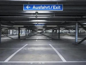 Wie breit ist ein Parkplatz? Parkplatzbreite – übliche Maße für Stellplätze und Parkflächen