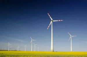 Wie viel Energie produziert ein Windrad? Stromerzeugung von Windkraftanlagen und die wichtigsten Einflussfaktoren wie Leistung, Windgeschwindigkeit und Standort