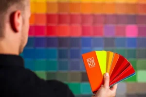 Wie viele RAL-Töne gibt es? Das RAL-Farbsystem und seine verschiedenen Farbkollektionen erklärt